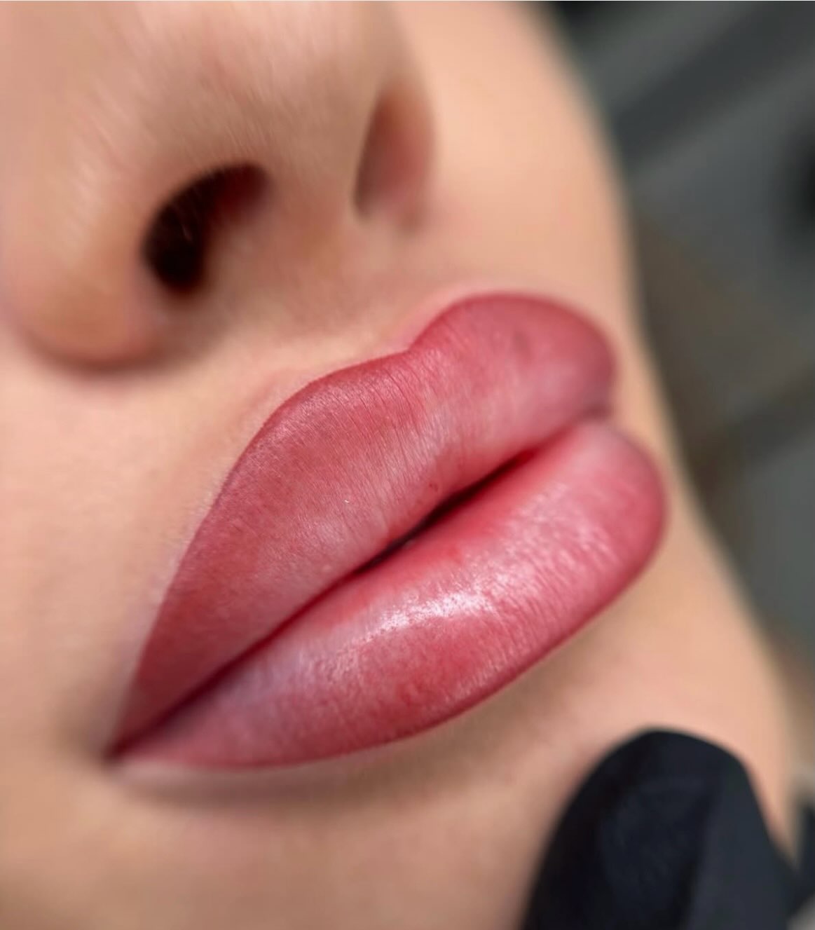 Lippigmentatie, close-up van egaal gekleurde lippen